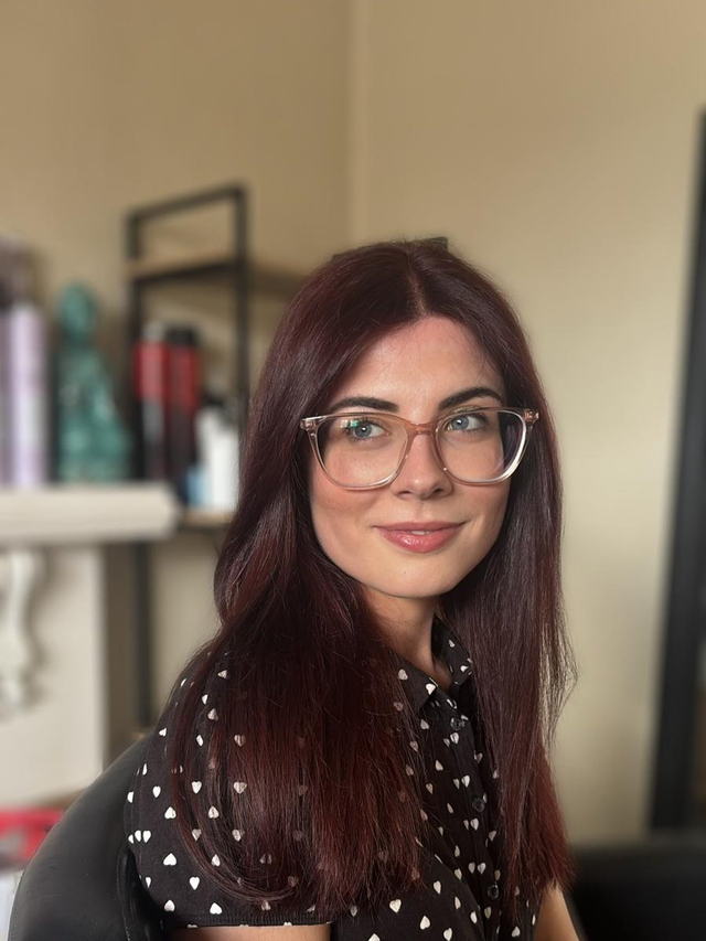 Glossy mahogany red on a long straight cut
